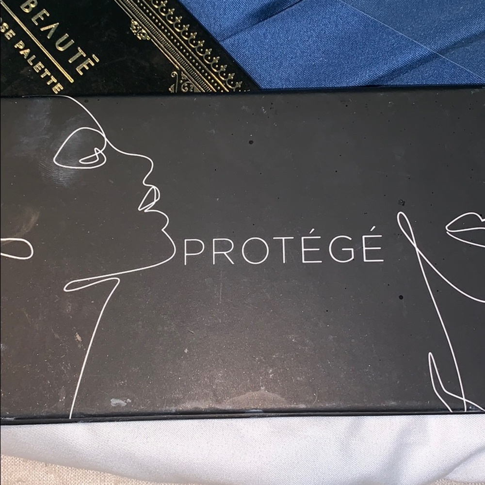 Eyeshadow pallete